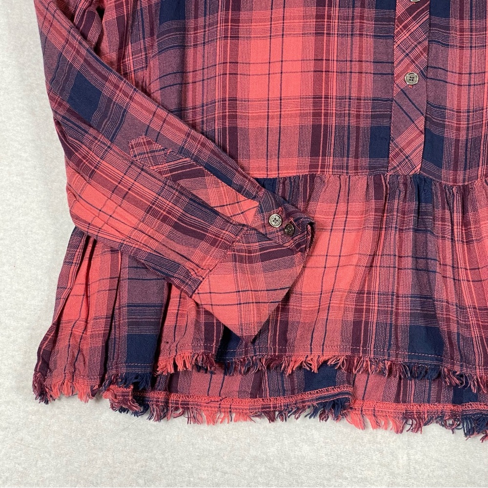Vince Camuto Plaid Peplum Blouse Women's M Red Blue Frayed Hem Long Sleeve Flowy - Picture 8 of 15